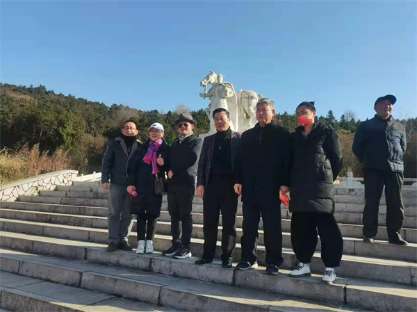 湖北省古玩藏品研究會書畫研究分會和錢幣郵卡分會一日遊活動紀實