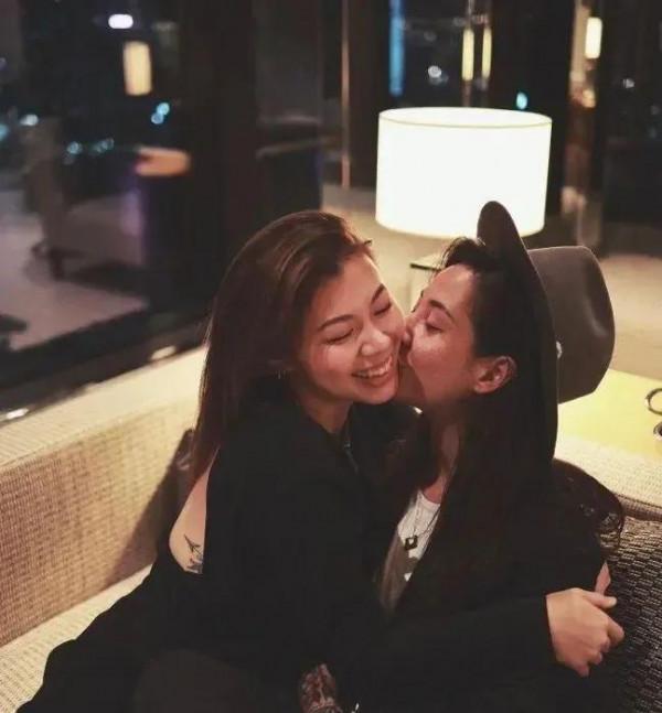 56歲王敏德宣佈大女兒將與女朋友結婚，不介意兩人一起懷孕