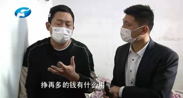 妻子突發疾病去世，39歲男子在家啃老：沒媳婦，賺那麼多錢有啥用