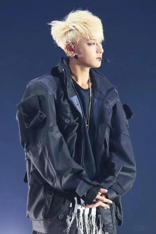 頂級男神黃子韜，帥成漫畫裡的人物