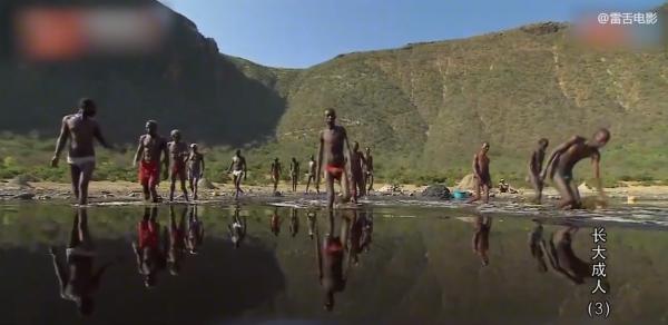 非洲大叔下水採鹽,每天泡水裡幾個小時,面板全被腐蝕!紀錄片 非洲大叔下水採鹽,每天泡水裡幾個小時,面板全被腐蝕!紀錄片