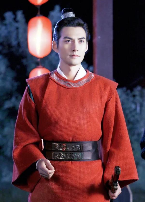 誰說大紅太俗氣?這6位紅衣造型又酷又颯,歪頭殺邪媚直擊觀眾心 誰說大紅太俗氣?這6位紅衣造型又酷又颯,歪頭殺邪媚直擊觀眾心