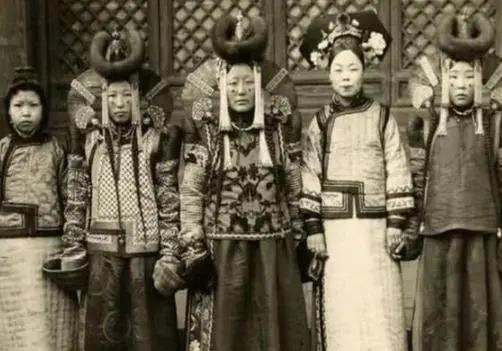 大清滅亡後，格格們都嫁給了誰？這幾個大明星其實是皇室子孫