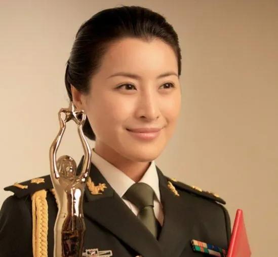 矯揉造作就別演軍旅劇了，這9位女星告訴你，什麼叫軍人那股勁兒