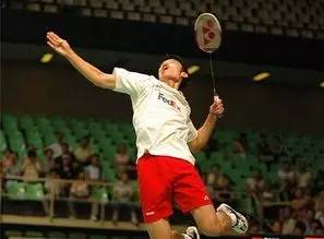 做好第一步架拍,為發力做好前期工作,才能打出有威脅性的正手球 做好第一步架拍,為發力做好前期工作,才能打出有威脅性的正手球