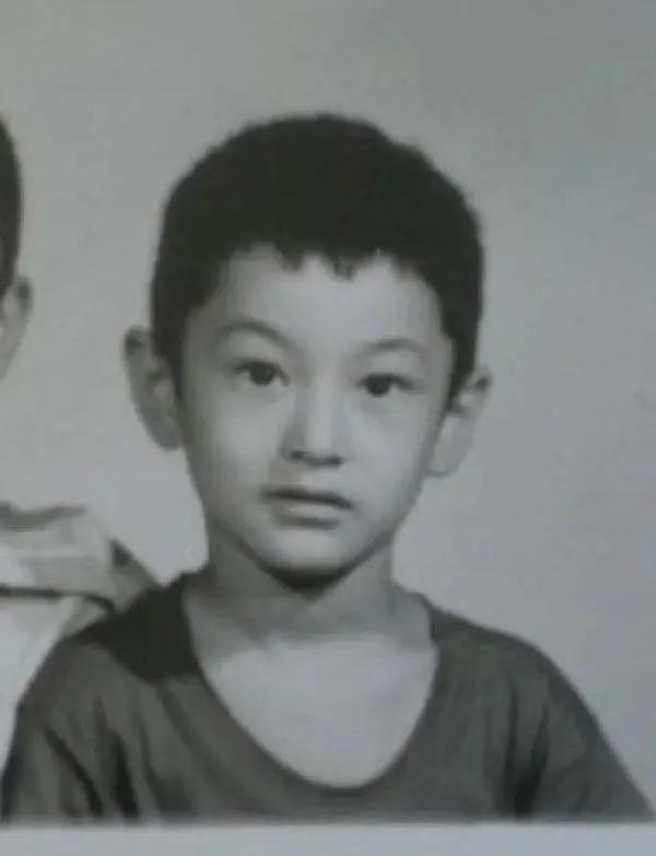 明星的小時候,趙露思完全就是迷你版,黃曉明真的不是哈利波特? 明星的小時候,趙露思完全就是迷你版,黃曉明真的不是哈利波特?