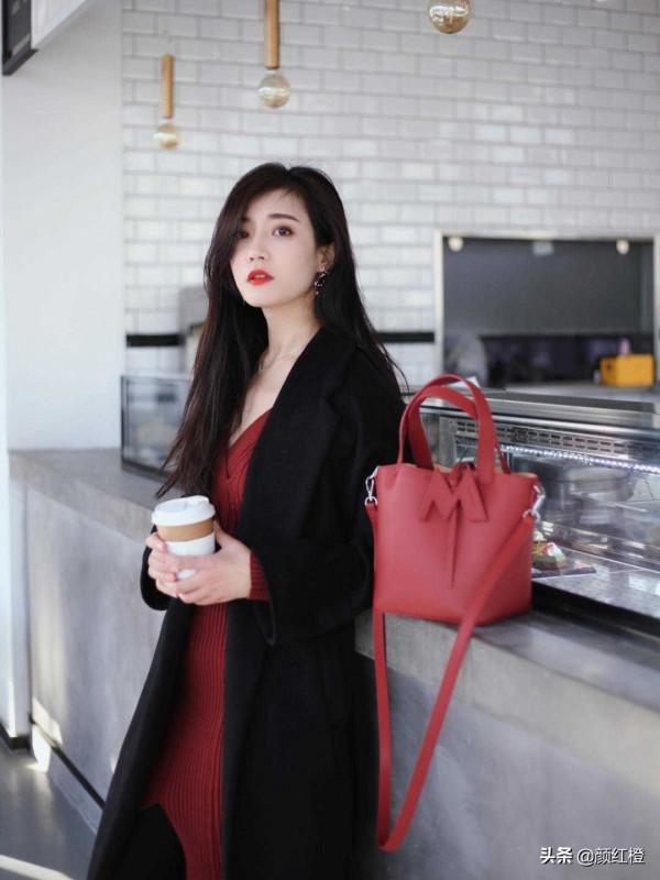 冬天穿搭不懂配色?試試黑紅配吧,成熟穩重又有氣場,誰穿誰美 冬天穿搭不懂配色?試試黑紅配吧,成熟穩重又有氣場,誰穿誰美