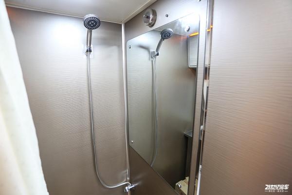 擁有德國MAN核心技術,6.9T+10AMT,藍牌C本,羅曼維爾德重卡房車 擁有德國MAN核心技術,6.9T+10AMT,藍牌C本,羅曼維爾德重卡房車