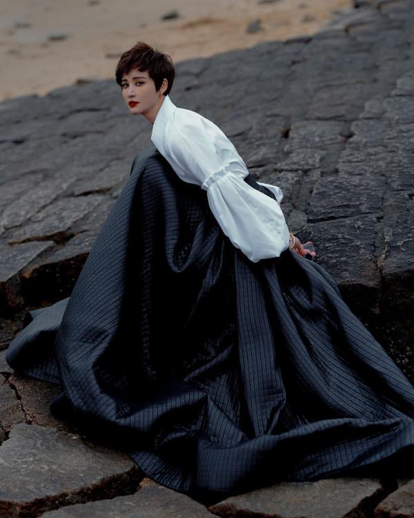 袁弘張歆藝夫婦金雞電影節期間拍攝寫真 黑白極簡造型展盎然之美