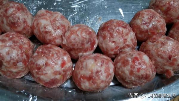 八塊錢一斤買一大盆豬肉做丸子太香啦
