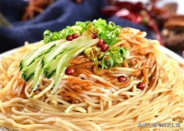 在家來一碗美味的麻醬拌麵,鮮香爽口,解饞營養,吃一次念念不忘 在家來一碗美味的麻醬拌麵,鮮香爽口,解饞營養,吃一次念念不忘