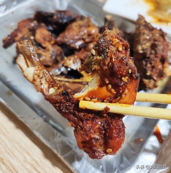 焦烤的雞架,原以為能不錯,結果沒想到吃起來是這樣的 焦烤的雞架,原以為能不錯,結果沒想到吃起來是這樣的