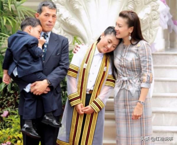 69歲泰王認清現實,跟軍方妥協原諒蘇提達,選擇犧牲西拉米母子 69歲泰王認清現實,跟軍方妥協原諒蘇提達,選擇犧牲西拉米母子