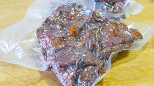 春節小零食，豬肉就要這樣做，麻辣鹹香還拉絲，比新鮮的好吃太多