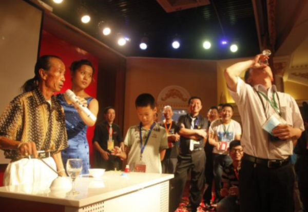 河北“鬼手”王保合:年近70歲,用3球2碗,為家鄉贏李嘉誠4個億 河北“鬼手”王保合:年近70歲,用3球2碗,為家鄉贏李嘉誠4個億