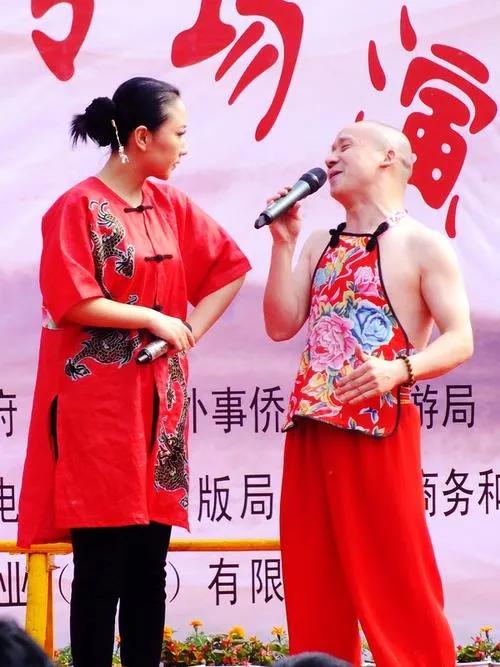 對比東北笑星，看看巴蜀喜劇的消亡史，它的出路到底在哪裡