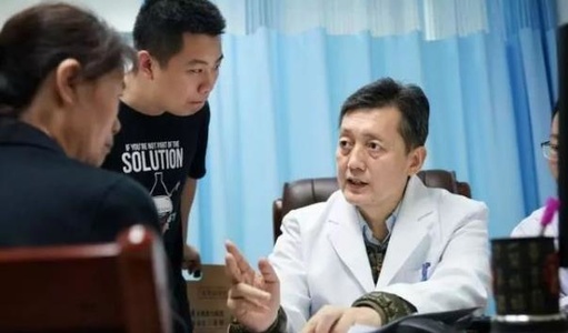 治癌27年,50歲腫瘤專家因癌離世,他留下悔恨,要引以為戒 治癌27年,50歲腫瘤專家因癌離世,他留下悔恨,要引以為戒