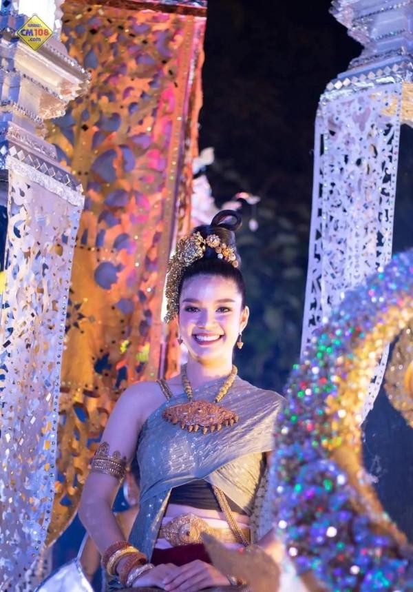 《沒有外國遊客的泰國水燈節，是什麼樣的？》