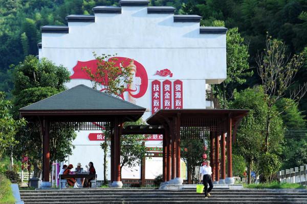 山水別洞天 悠然見左港 山水別洞天 悠然見左港