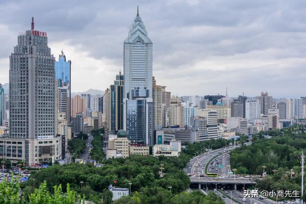 甘肅民眾為何大批遷往新疆？（是地理環境的惡劣還是另有原因？）