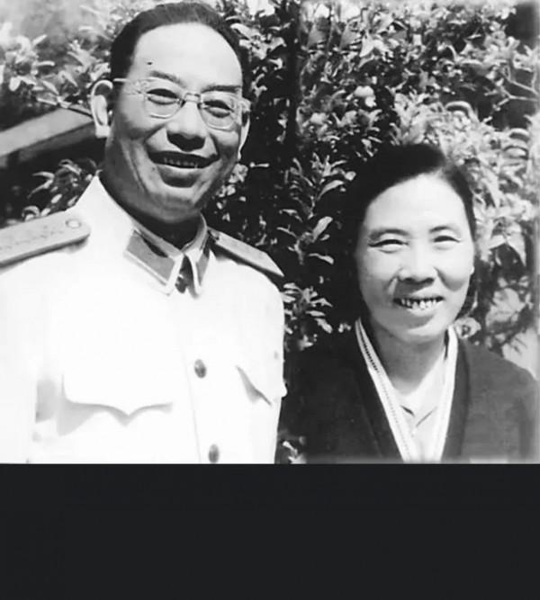 新中國成立後，十大大將的夫人擔任何職？誰的職位最高？