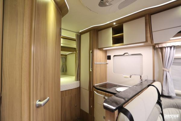 航空輕量化設計,配3.0T自動擋,能食宿多人,國產賓歌精緻型房車 航空輕量化設計,配3.0T自動擋,能食宿多人,國產賓歌精緻型房車