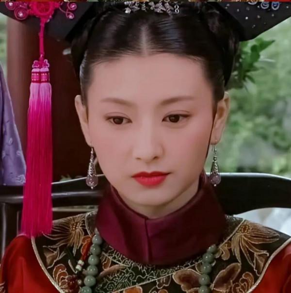 甄嬛傳沒火起來的演員：流朱26歲，剪秋才25歲，眉莊演鞠婧禕的媽