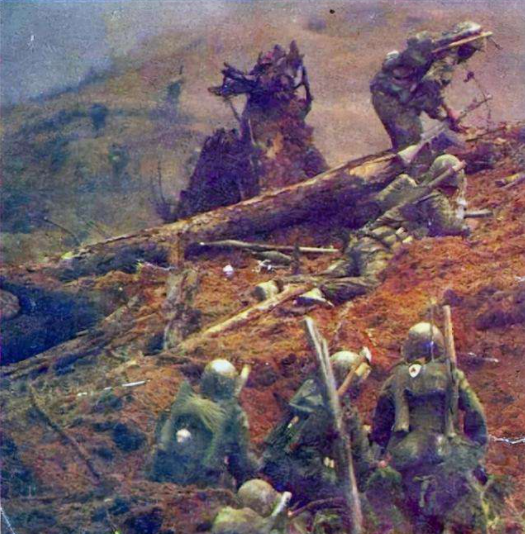 “烈士”死而復生，被取消一等功，37年後在自己墓碑前痛哭不止