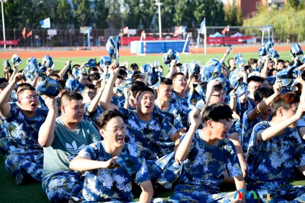 山東科技大學軍訓大片震撼出擊!超燃草地音樂節等你贊 山東科技大學軍訓大片震撼出擊!超燃草地音樂節等你贊