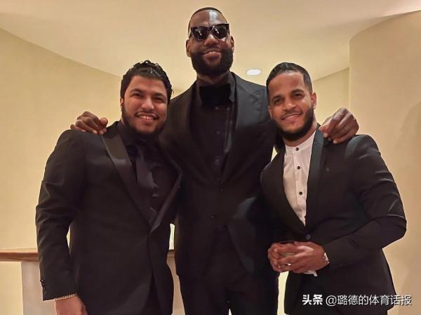 至死不渝?婚禮上,濃眉哥詹姆斯興奮擁抱,婚禮豪華眾星出席 至死不渝?婚禮上,濃眉哥詹姆斯興奮擁抱,婚禮豪華眾星出席