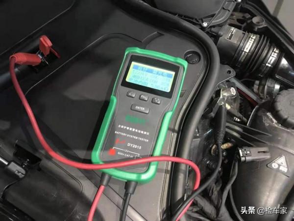 55萬買臺二手賓士S320充排場，生意人的精明？網友：車上才是贏家