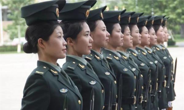 身高平均173cm的女兵部隊,巾幗不讓鬚眉!網友紛紛點贊 身高平均173cm的女兵部隊,巾幗不讓鬚眉!網友紛紛點贊