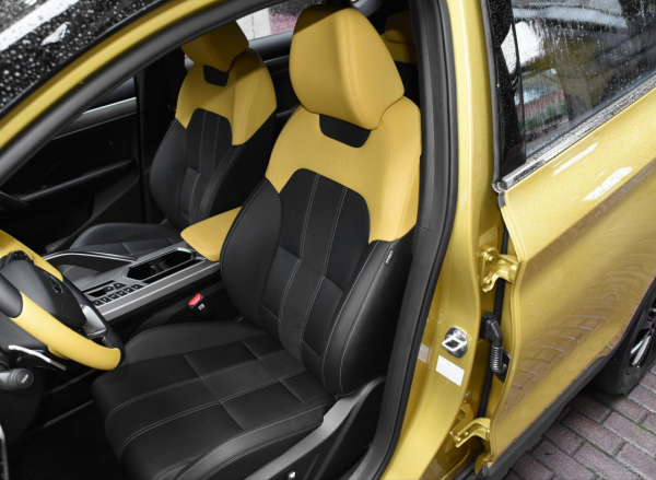 吉利繽越對比哪吒V Pro 10萬級小型SUV選燃油還是新能源？