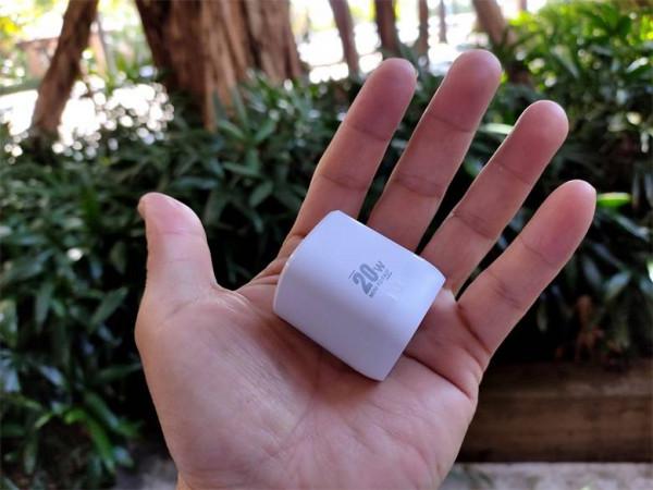 可同時快充兩臺裝置的精緻小巧充電器-南卡C2 20W迷你PD充電器