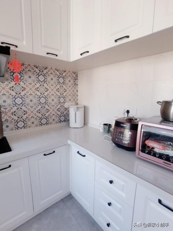 她家最頂層上下兩層的新房，很有空間感，露天陽臺做花園真羨慕