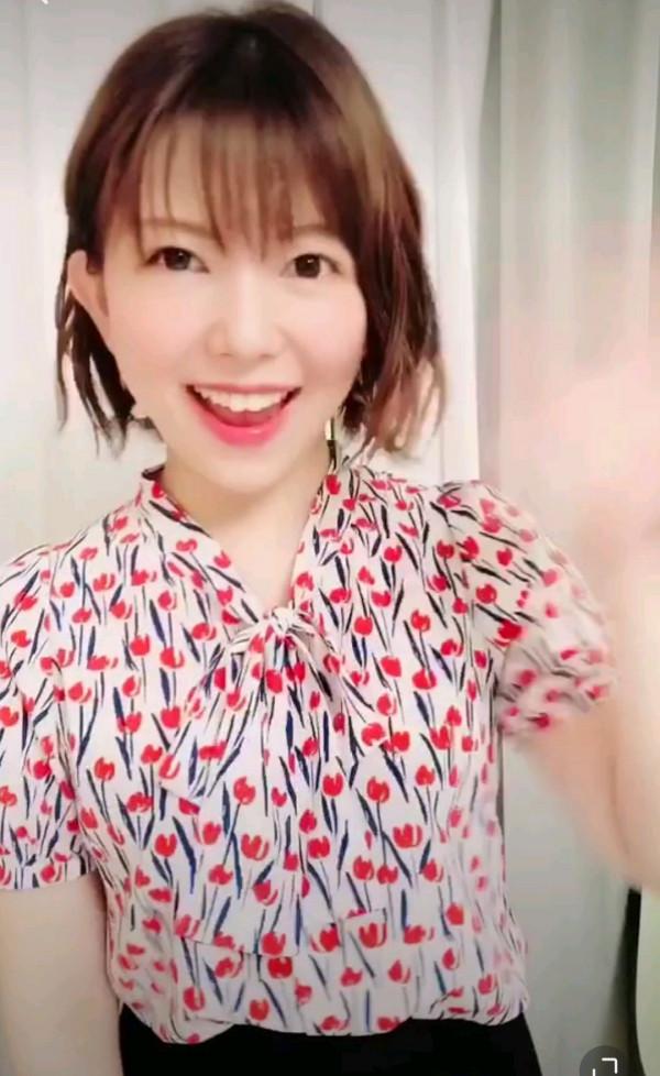 山口百惠婆媳倆燙完頭好俏麗,邊緣有層次的捲髮,圓臉燙了果然美 山口百惠婆媳倆燙完頭好俏麗,邊緣有層次的捲髮,圓臉燙了果然美