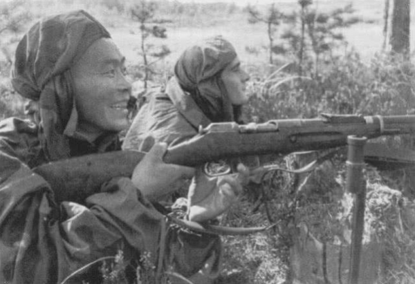 蘇聯傳奇狙擊手：黃面板、 煙不離手，4年殺敵368個