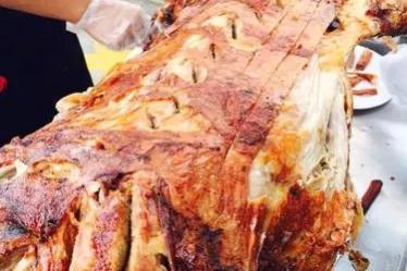 “生於內蒙,興於新疆”,烤全羊的遭遇或成“病態”,看如今啥樣 “生於內蒙,興於新疆”,烤全羊的遭遇或成“病態”,看如今啥樣