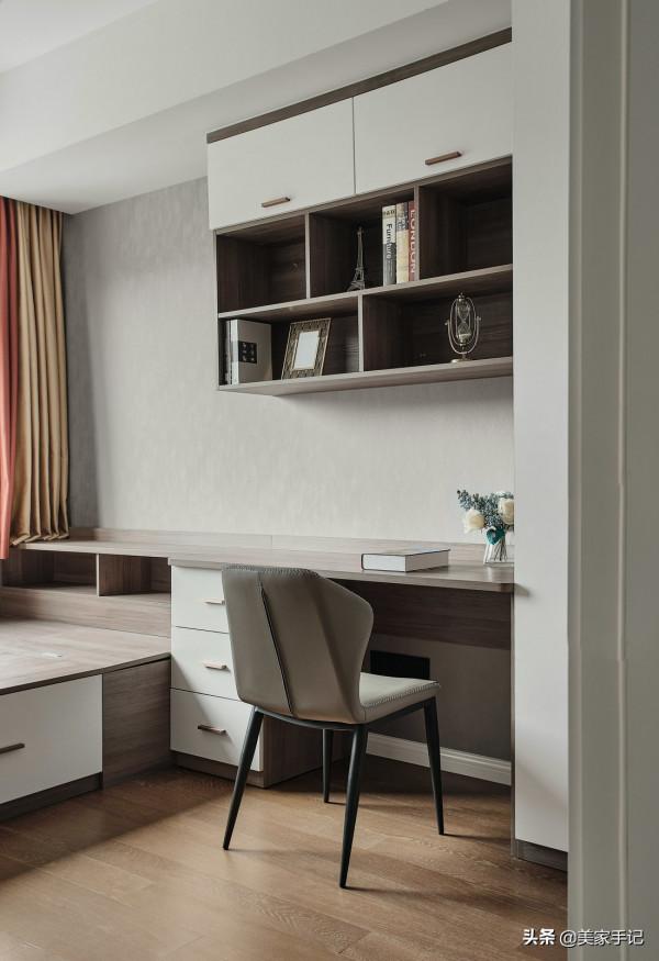 150㎡的精裝房，一進門就被客廳迷住！全屋時尚高階，挑不出毛病