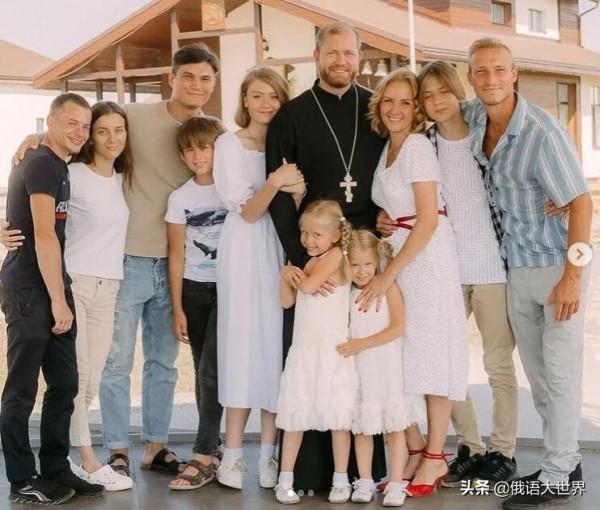 撫養22個孩子,開創助殘新路徑,80後媽媽的傳奇人生讓普京也歎服 撫養22個孩子,開創助殘新路徑,80後媽媽的傳奇人生讓普京也歎服