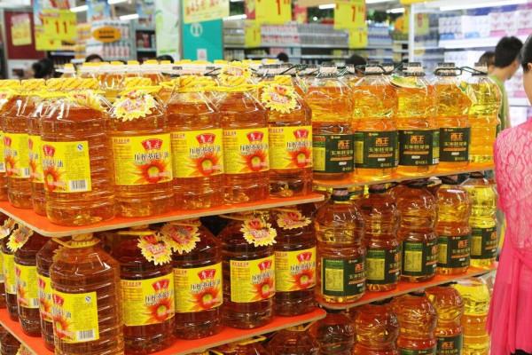 7種食用油差別大，別亂用，選對了油炸油煙少，炒菜味更香