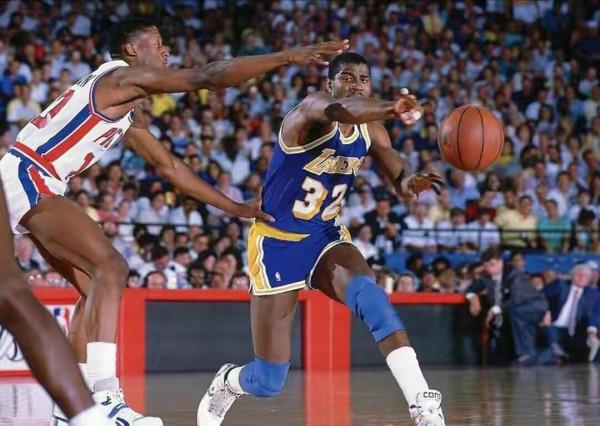 季後賽砍下10次以上三雙有多難？歷史僅4人做到，韋少12次僅第三