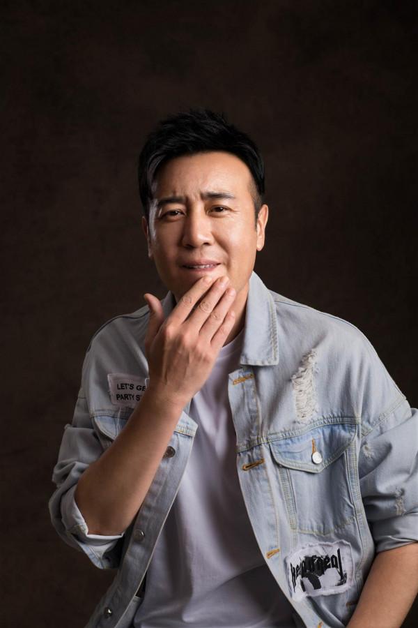 “叔圈頂流”於和偉：戲裡角色演得淋漓盡致，戲外一如既往地深情