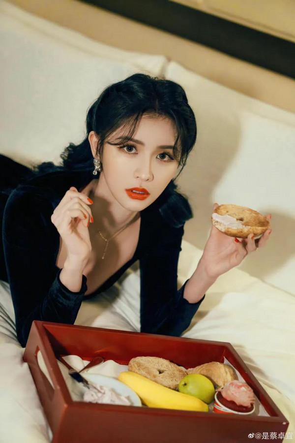 鳳凰網時尚之選：陳數、許佳琪、李若彤、尼坤、袁冰妍、INTO1