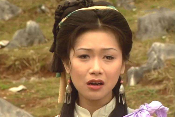張慧儀：兩段感情失敗後，50多歲未婚未孕，收養患病孤兒相依為命