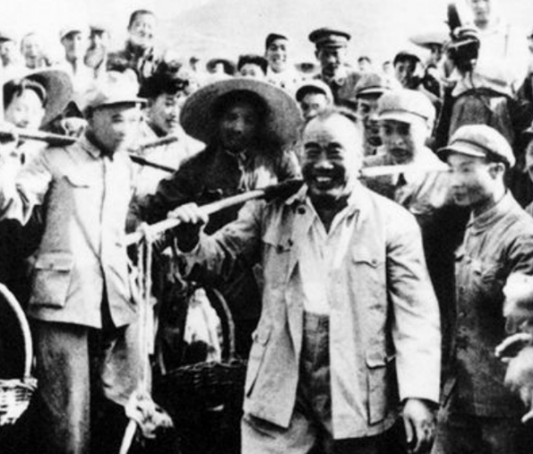 國家領導工資對比，毛主席404塊，周恩來只花250塊，朱德有多少？