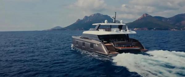 有錢！納達爾新買的豪華遊艇在海上像座城堡，有酒吧還有療養中心