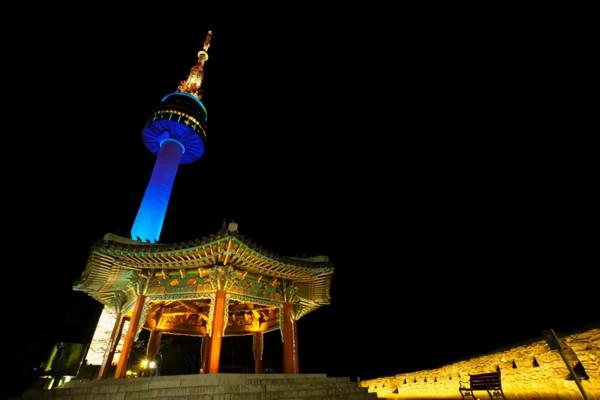 南山塔：造價150億，首爾一大地標