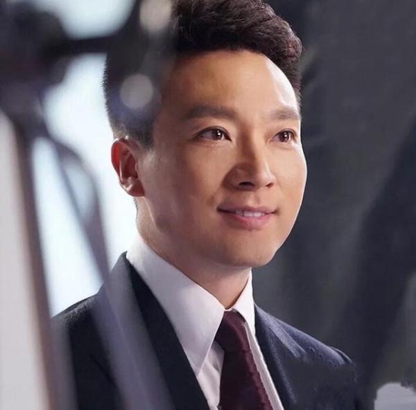 9位央視男神主持人，個個才華橫溢，康輝儒雅，撒貝南幽默