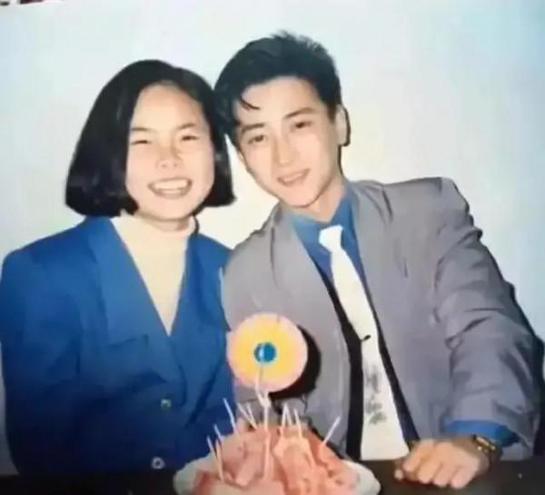 &OpenCurlyDoubleQuote;媽，你當初是怎麼看上我爸的？&rdquo;網友曬父母結婚照，讓人笑劈了